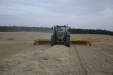 HnosRosado_empacado_Fendt824_NHBigBaler890-29